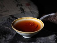 2008年的老班章普洱茶餅生茶缺了一塊值錢嗎？